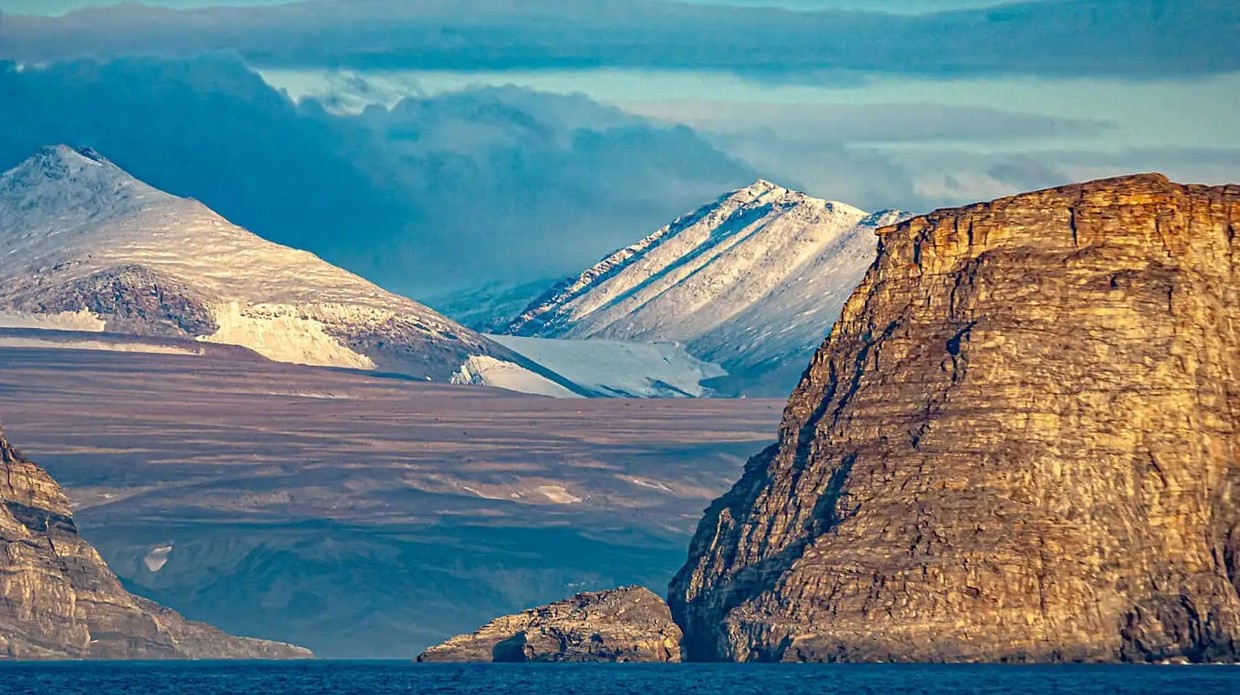 Baffin Island and Greenland: Circling the Midnight Sun – 12 Day Adventure Cruise