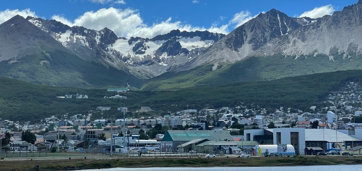 Crossing the Antarctic Circle – Ushuaia Roundtrip Cruise